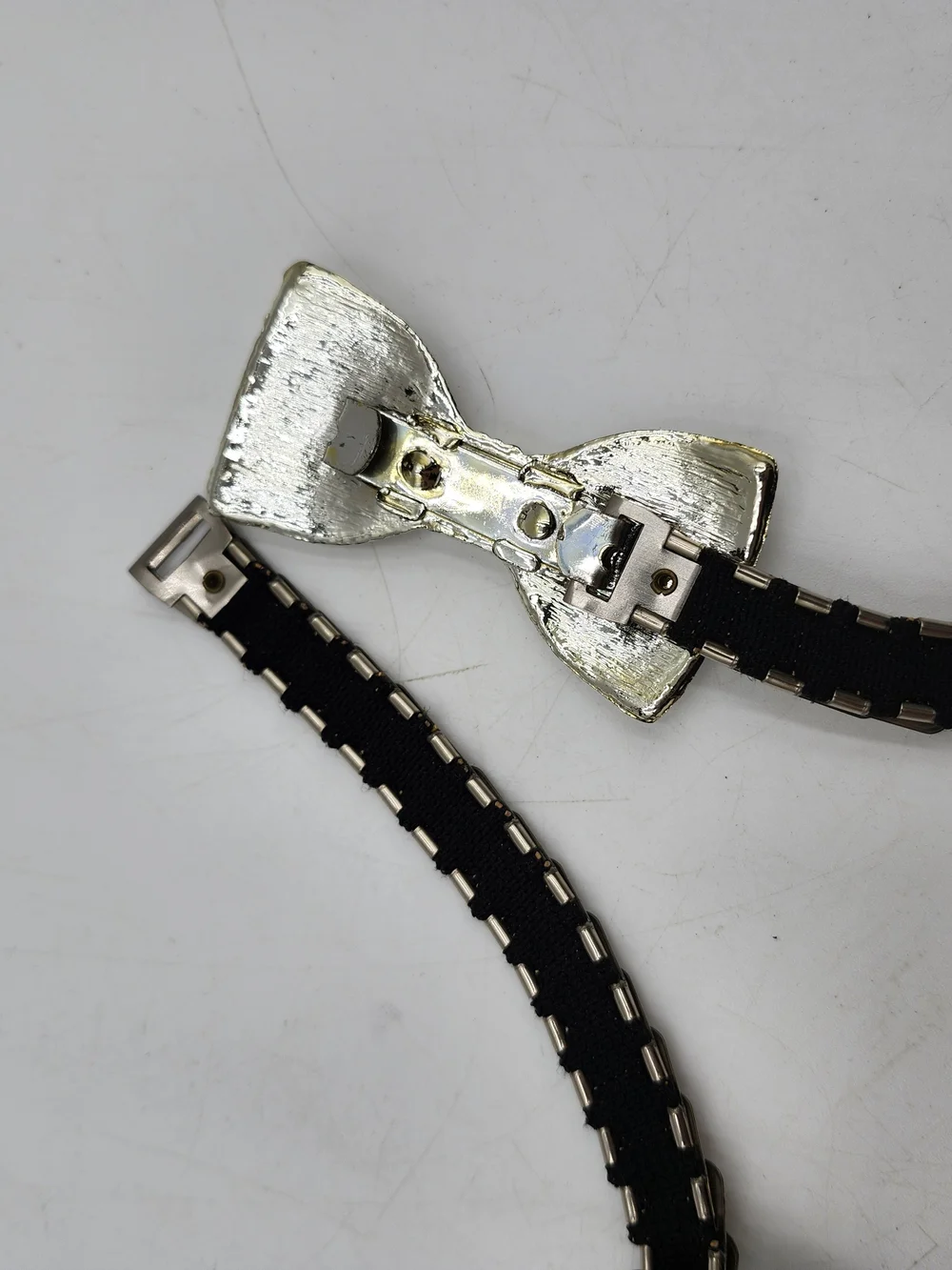 EUC Vintage 80s Silver Tone Stretch Fish Scale Belt Bow Buckle Fem Rock